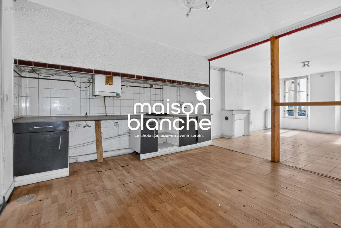 Maison 186 m² à Castillon-La-Bataille  - photo 7