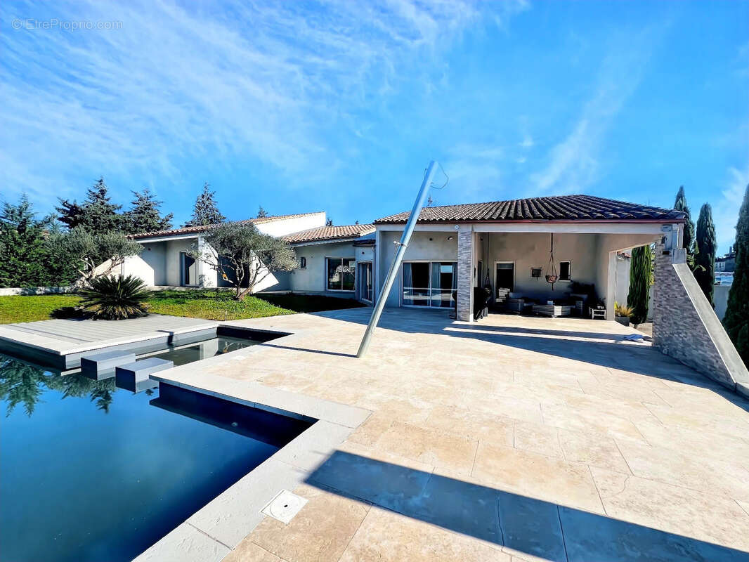 Maison à PERNES-LES-FONTAINES