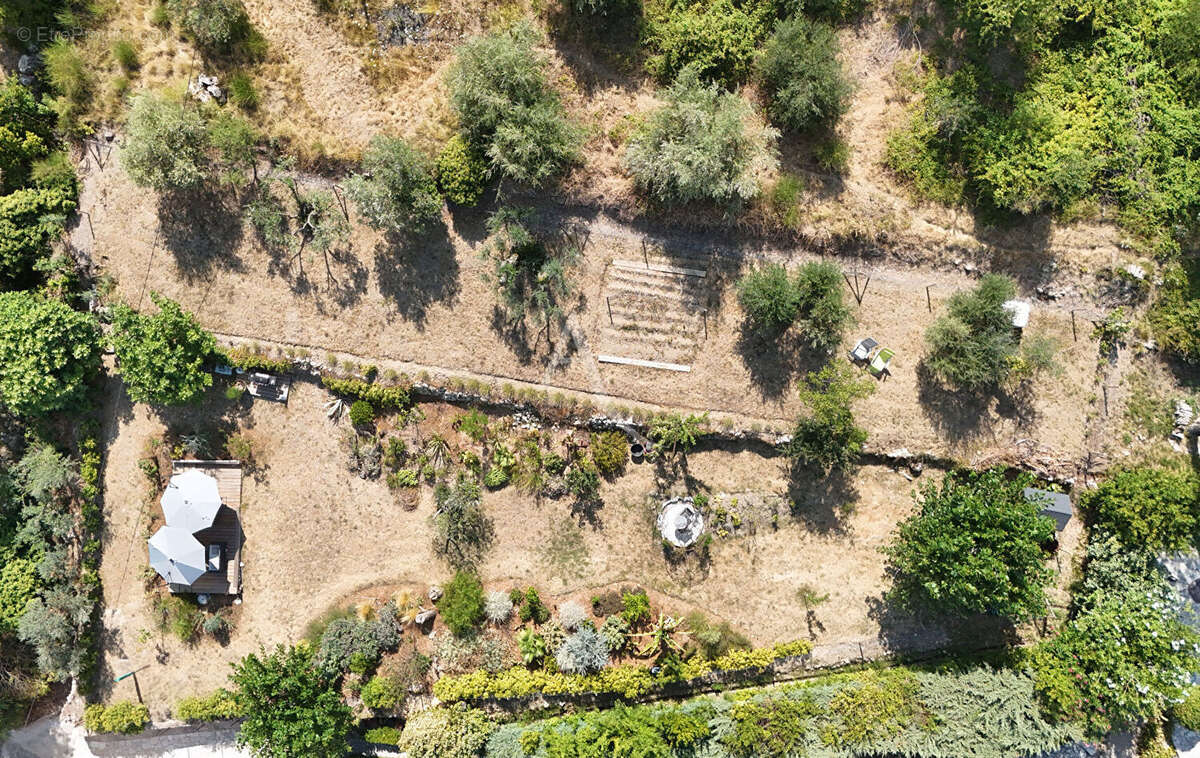 Coup  de coeur ! MAISON DE VILLAGE rénovée + terrain 2100m²  à Seillans ! - photo 3