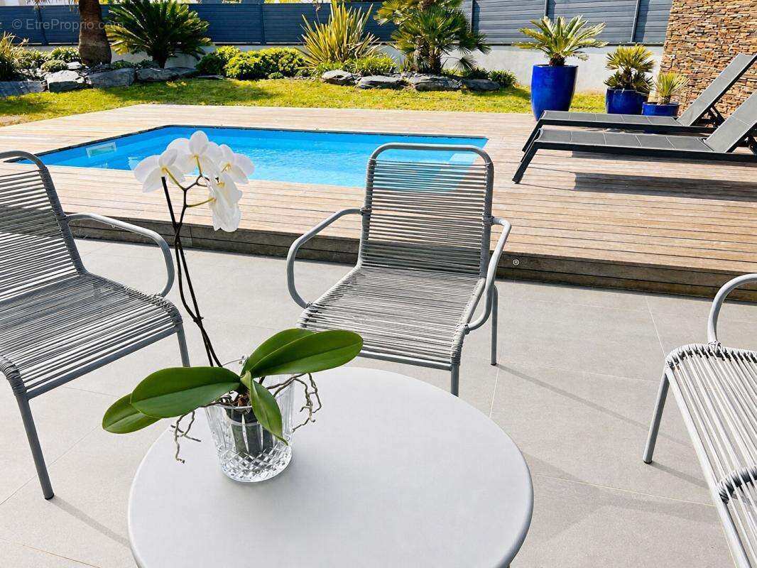 Belle contemporaine avec piscine- 196 m2 - 4 suites - photo 7