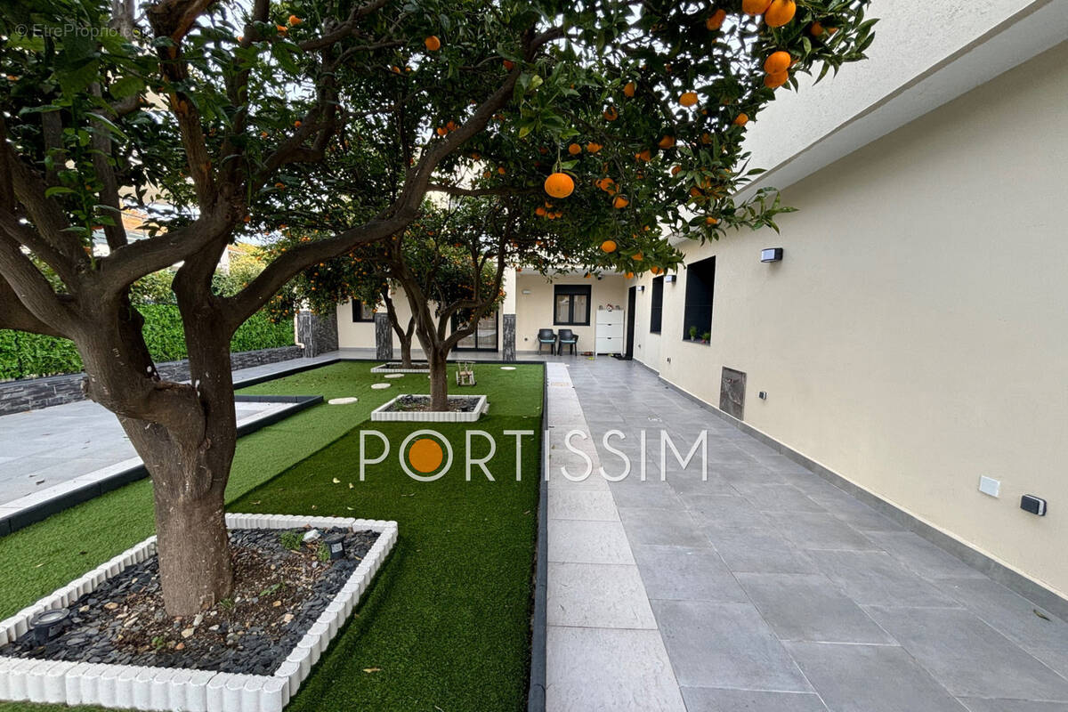 Maison à SAINT-LAURENT-DU-VAR