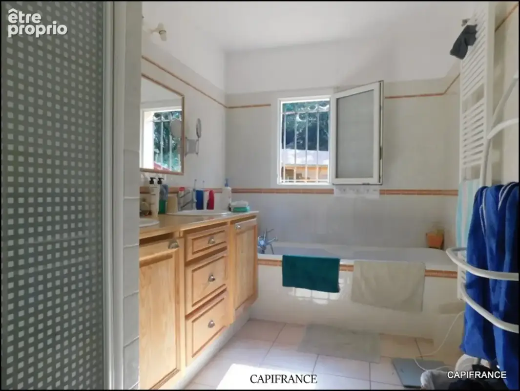 A LE VAL (83143) Maison familiale avec piscine, 4 chambres, grand garage, terrain naturel et boisé - photo 12