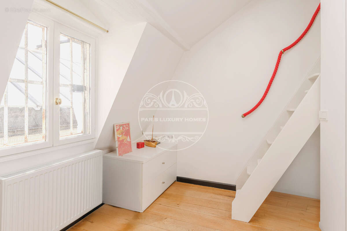 Appartement à PARIS-2E