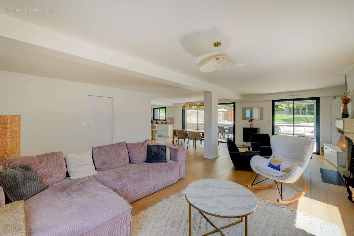 Propriete d'exception 218 m2 sur jardin de 1 500 m2 - photo 9