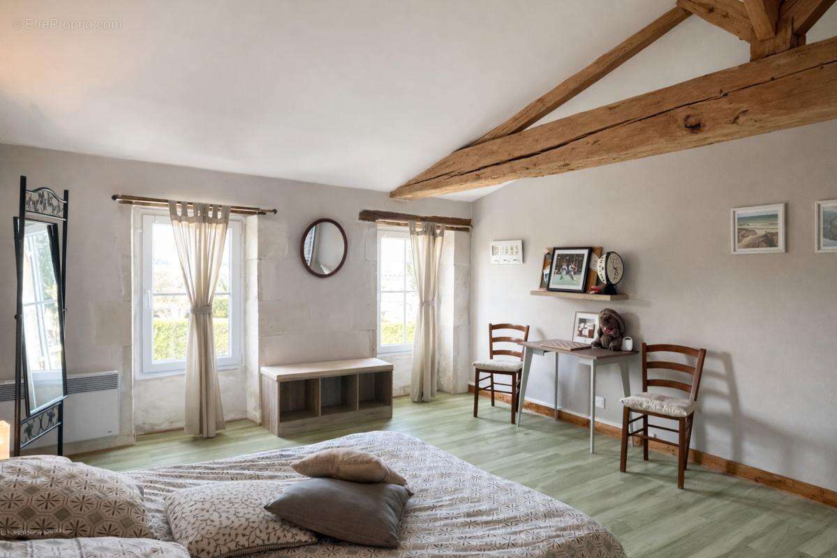Maison 240 m² à Le Chay  - photo 16