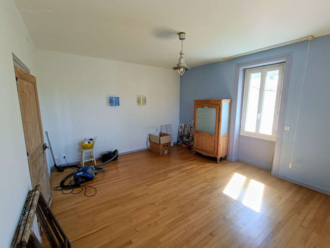 Maison à SAINT-ASTIER