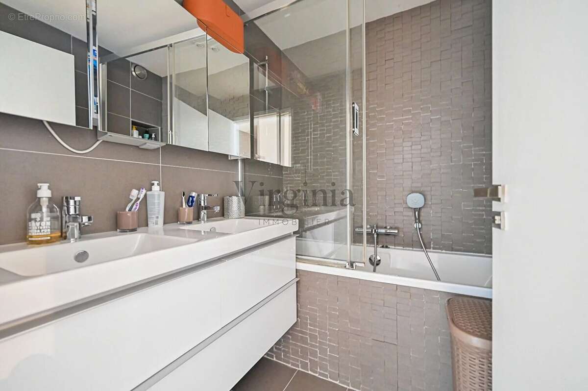 Appartement à CHARENTON-LE-PONT