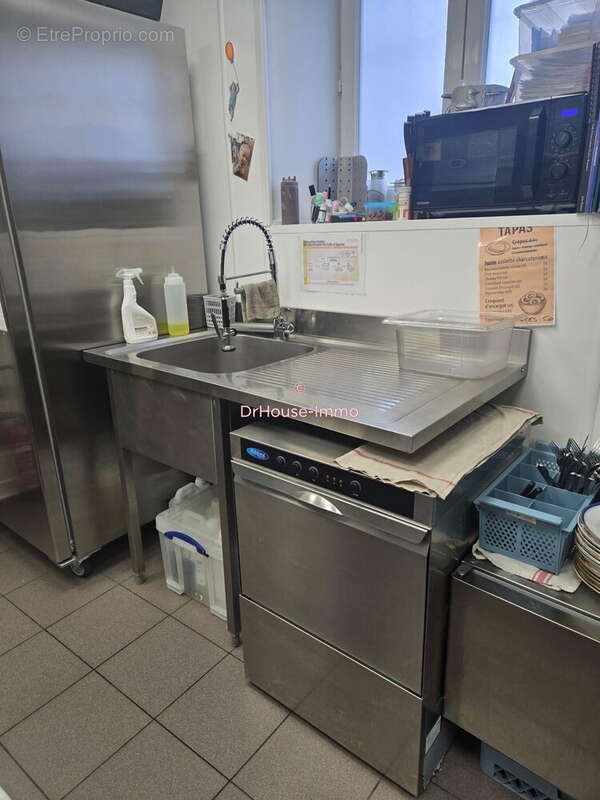 Commerce à MEXIMIEUX