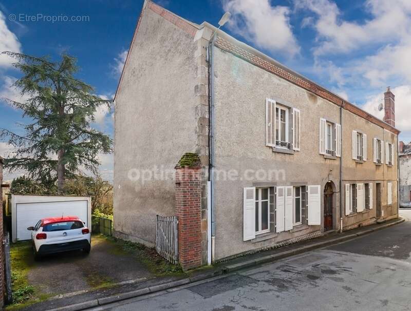 Maison à MAGNAC-LAVAL
