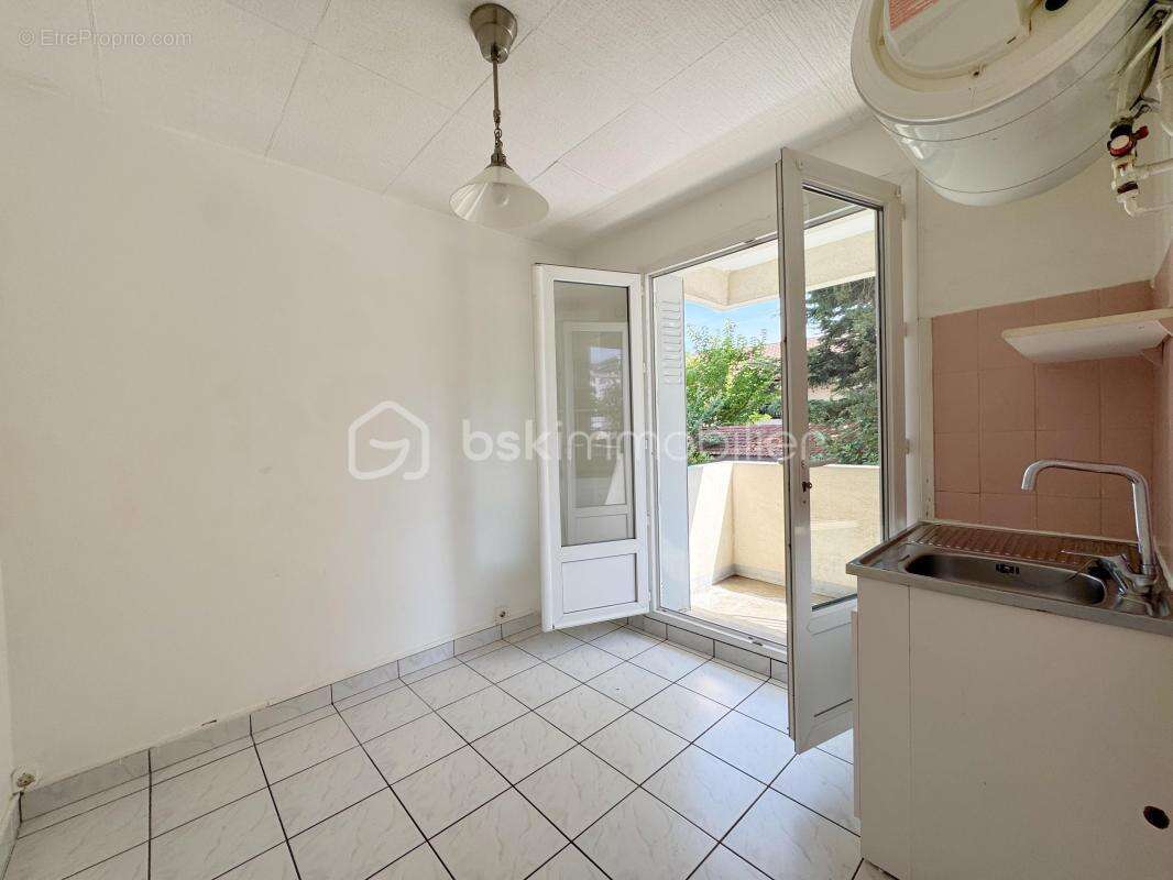 Saint-martin-d'hères — t4 traversant de 60 m², résidence fermée et sécurisée - photo 8