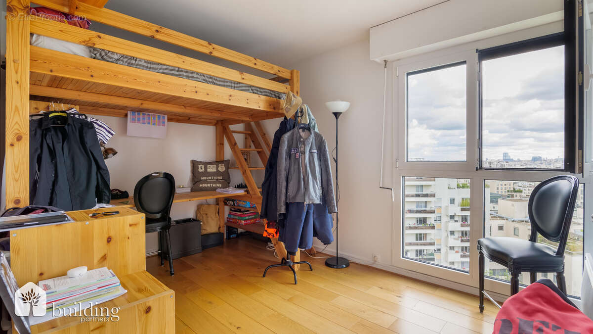 Appartement à COURBEVOIE