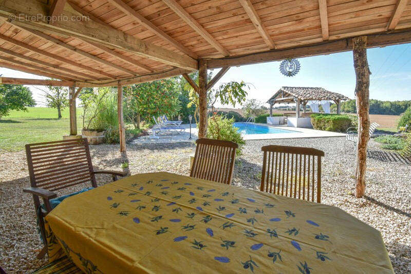 PISCINE - Maison à GENOUILLE