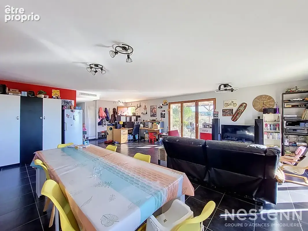 A Vendre Maison contemporaine de plain-pied, double garage, Carport et terrain de 1 731 m². - photo 7