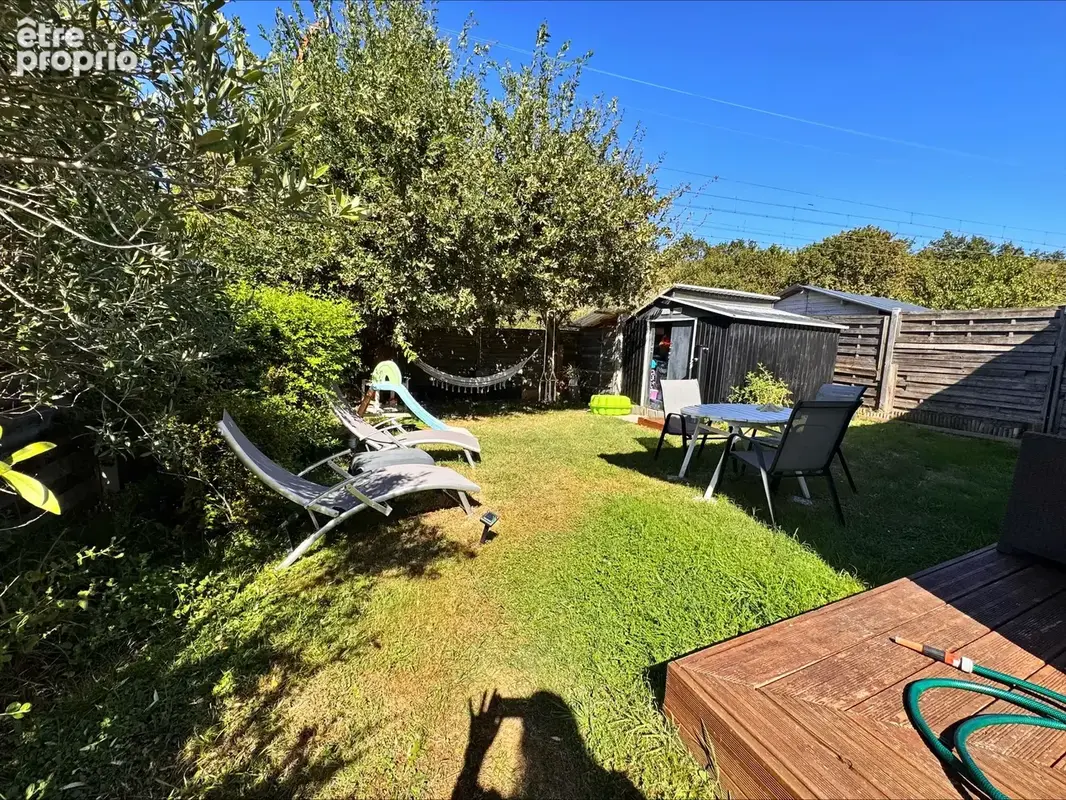 Maison t3 - 71m2 - rt2012 de plain pied avec terrasse et jardin - photo 8