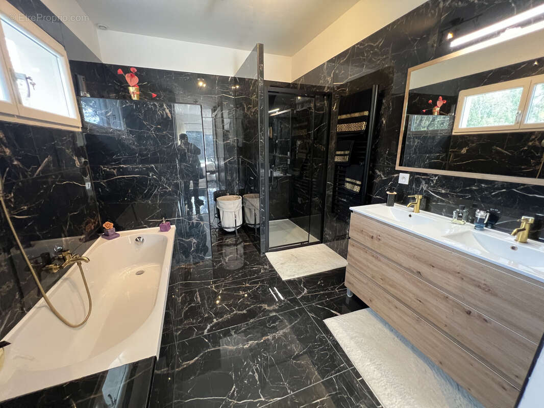 Maison à SILLANS-LA-CASCADE