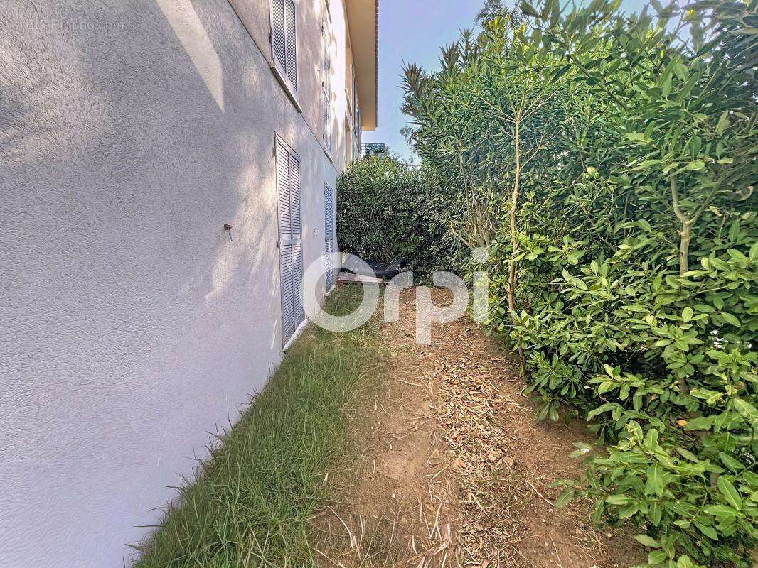 Appartement à ROQUEBRUNE-SUR-ARGENS