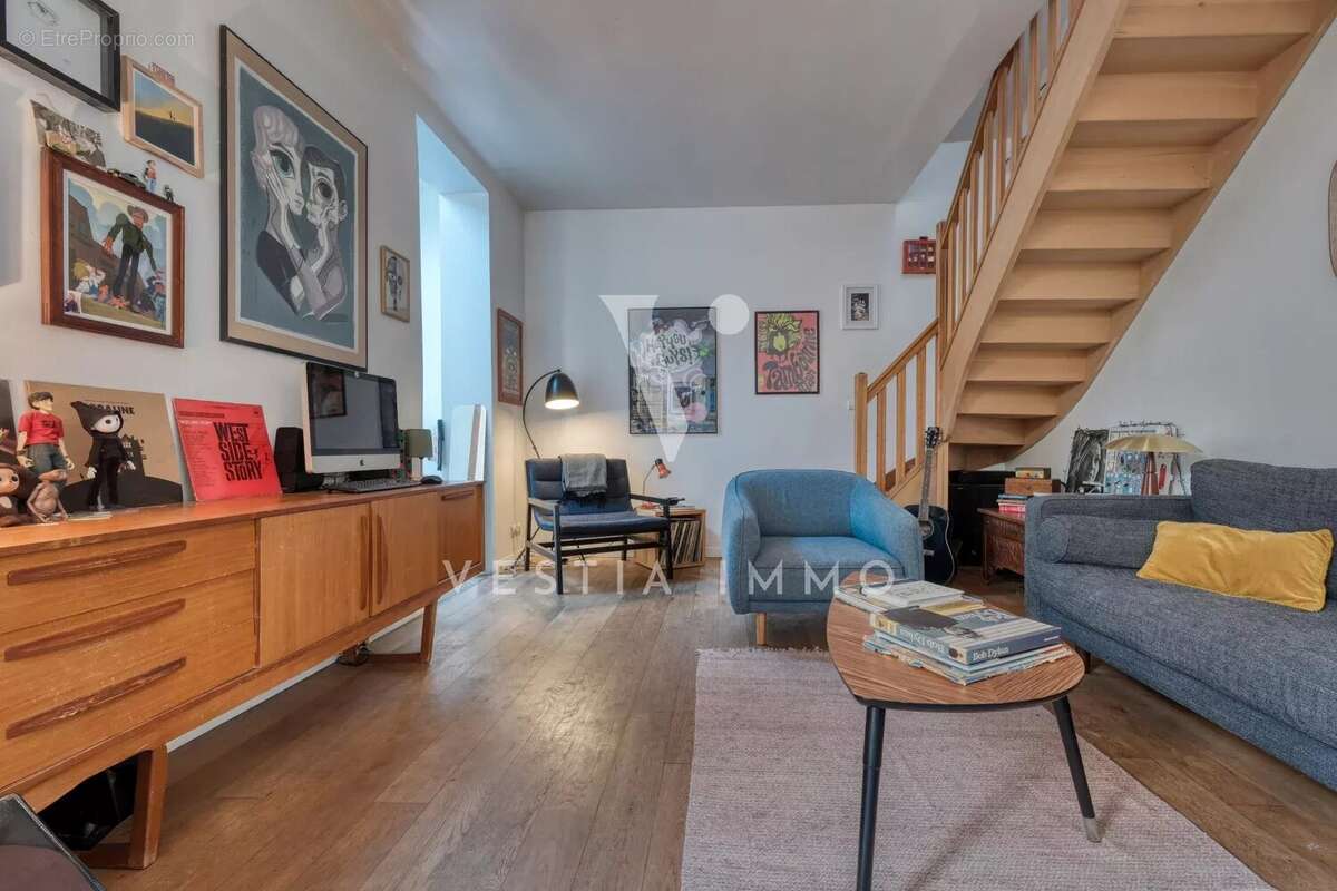 Maison atypique rénovée – 108 m² au sol – 4 chambres – cour privée - photo 2