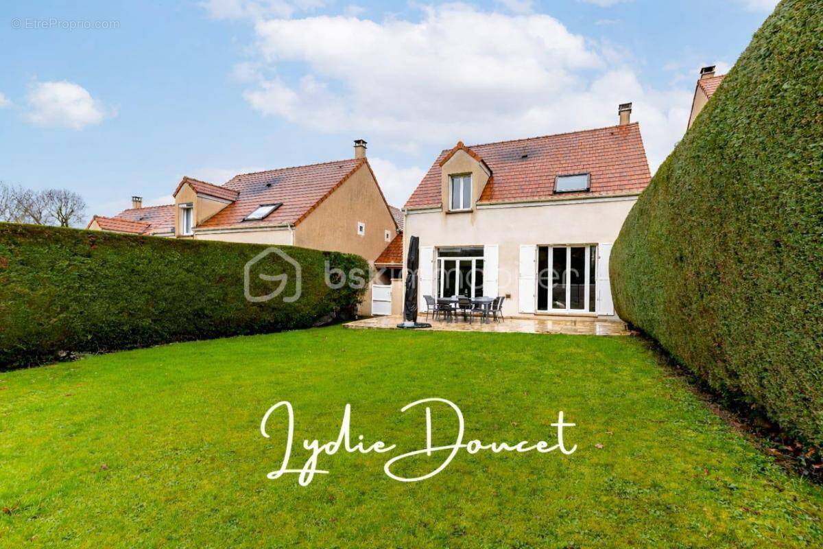 Maison à MAGNY-LE-HONGRE