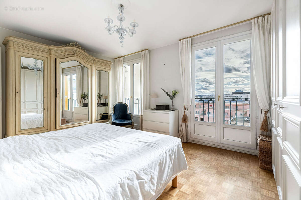 Appartement à PARIS-15E