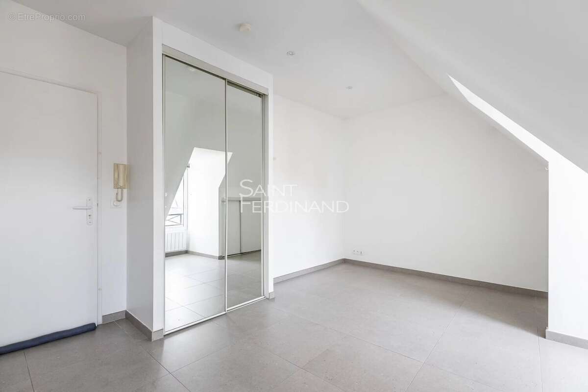 Appartement à PARIS-17E
