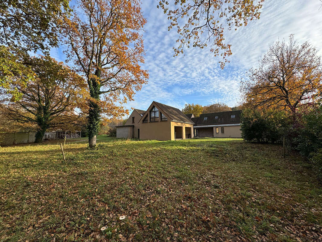 Maison à LES MESNULS