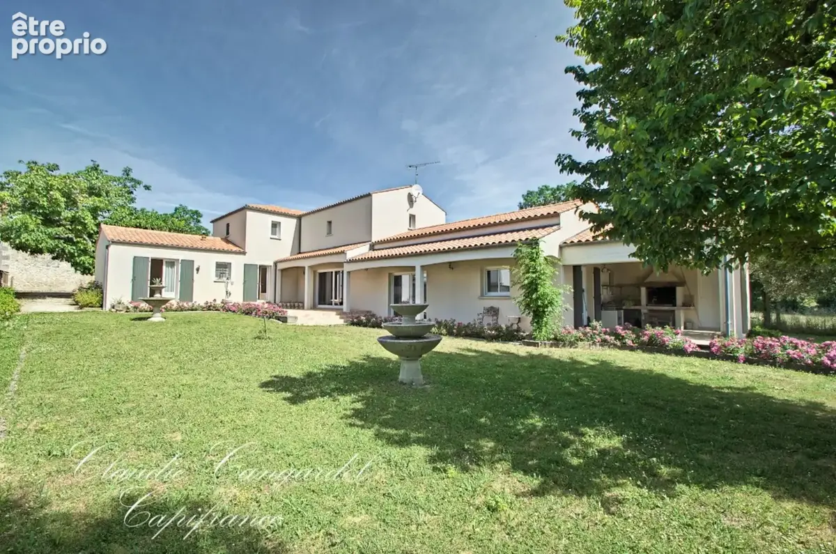 Maison à vendre de 217 m² au calme, sur plus de 2 100 m² de parcelle, à 7 min de Châtelaillon-Plage - photo 3