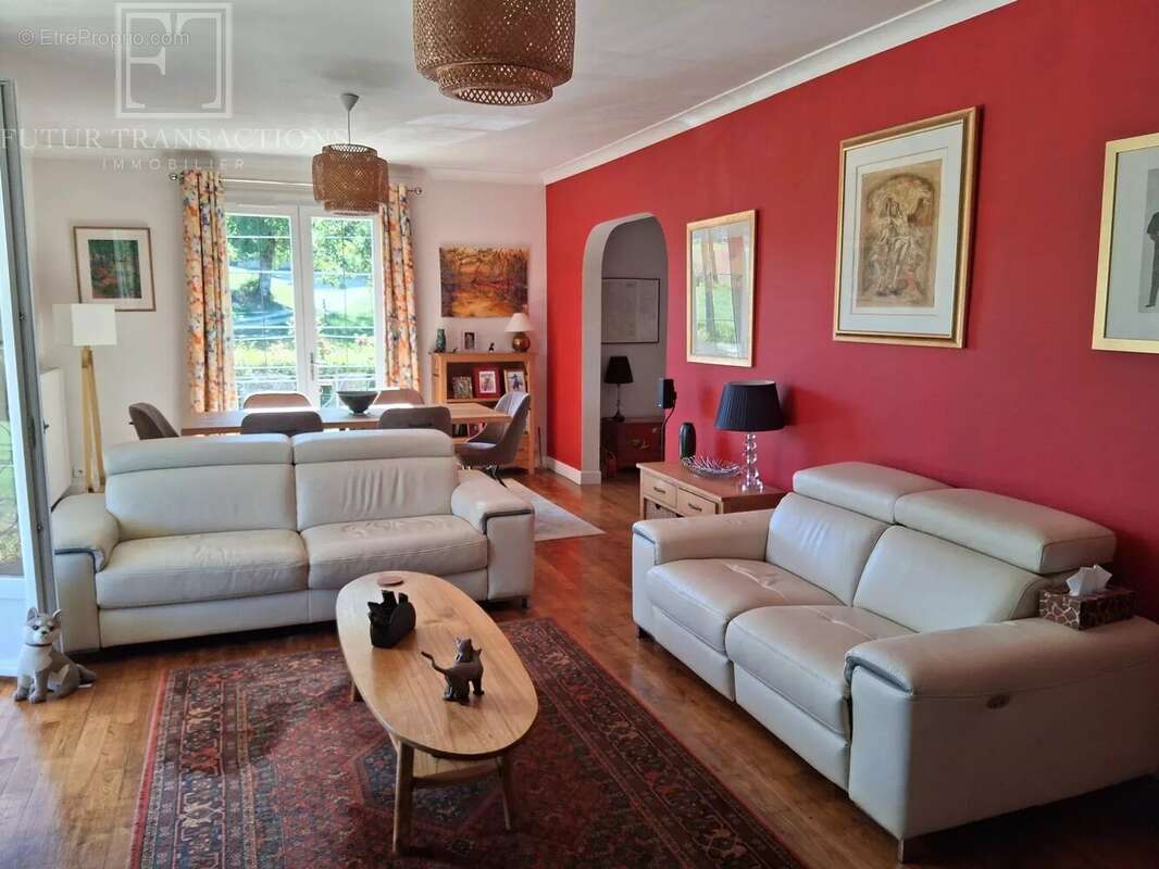 Maison à CHATEAU-L'EVEQUE