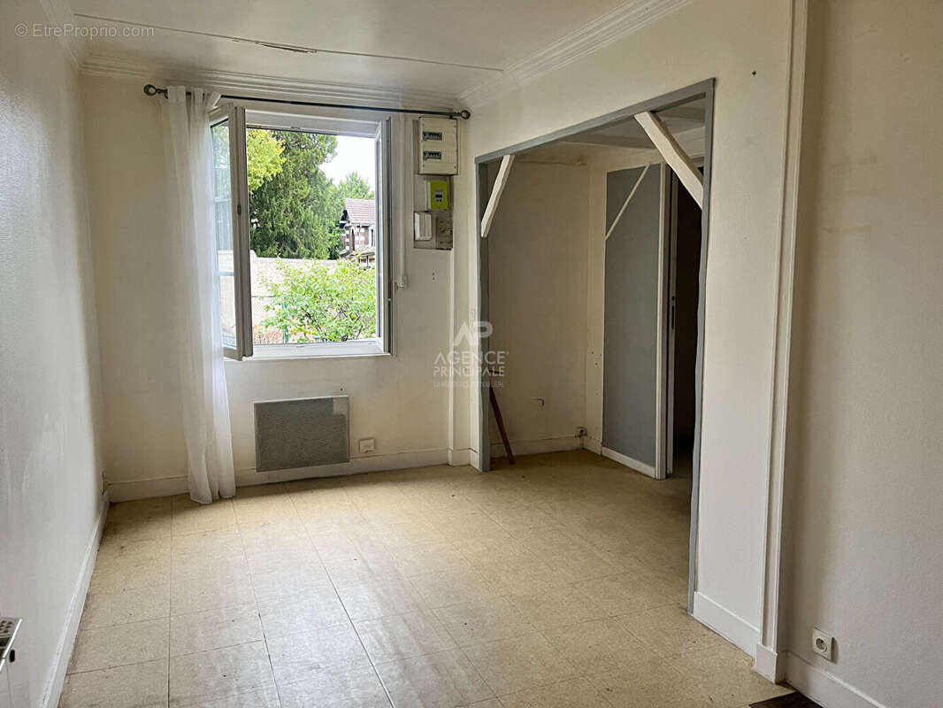 Maison à LE MESNIL-LE-ROI