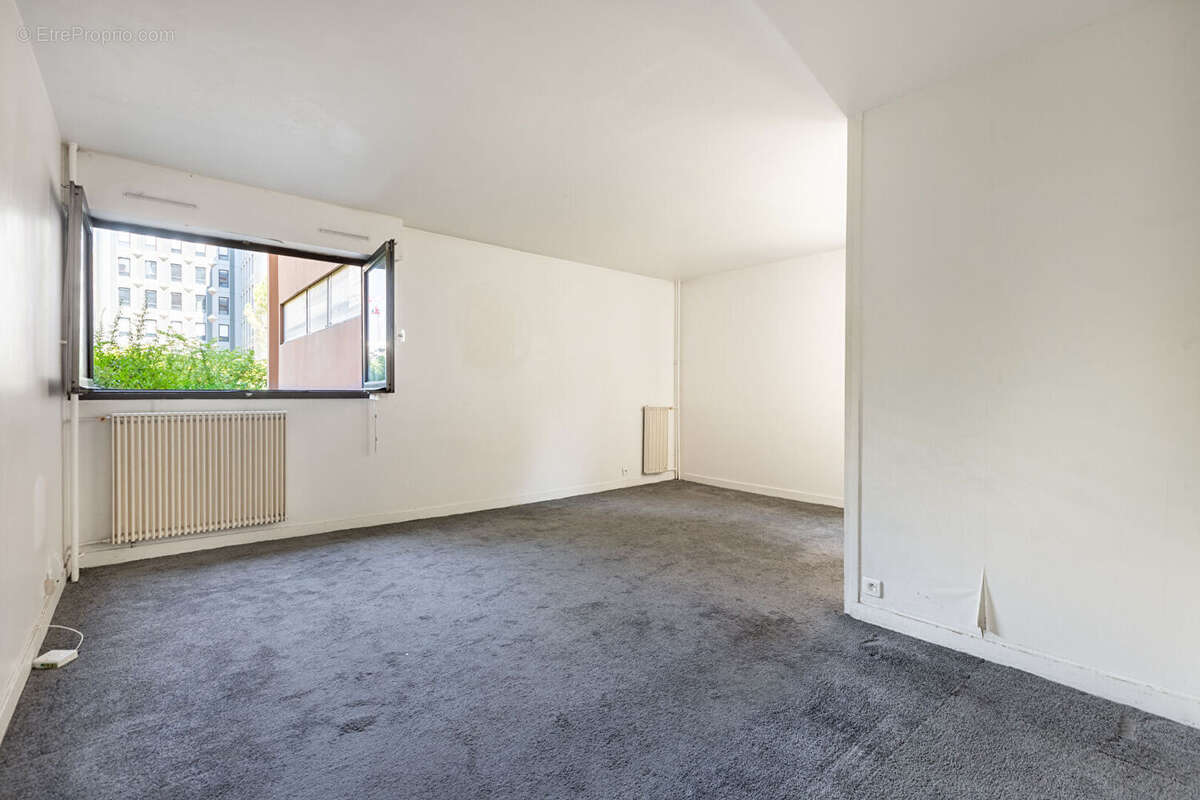 Studio avec fort potentiel en rez-de-jardin -  Paris 13 rue Dunois - photo 4