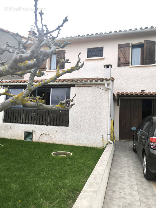 Maison à SAINT-LAURENT-DE-LA-SALANQUE