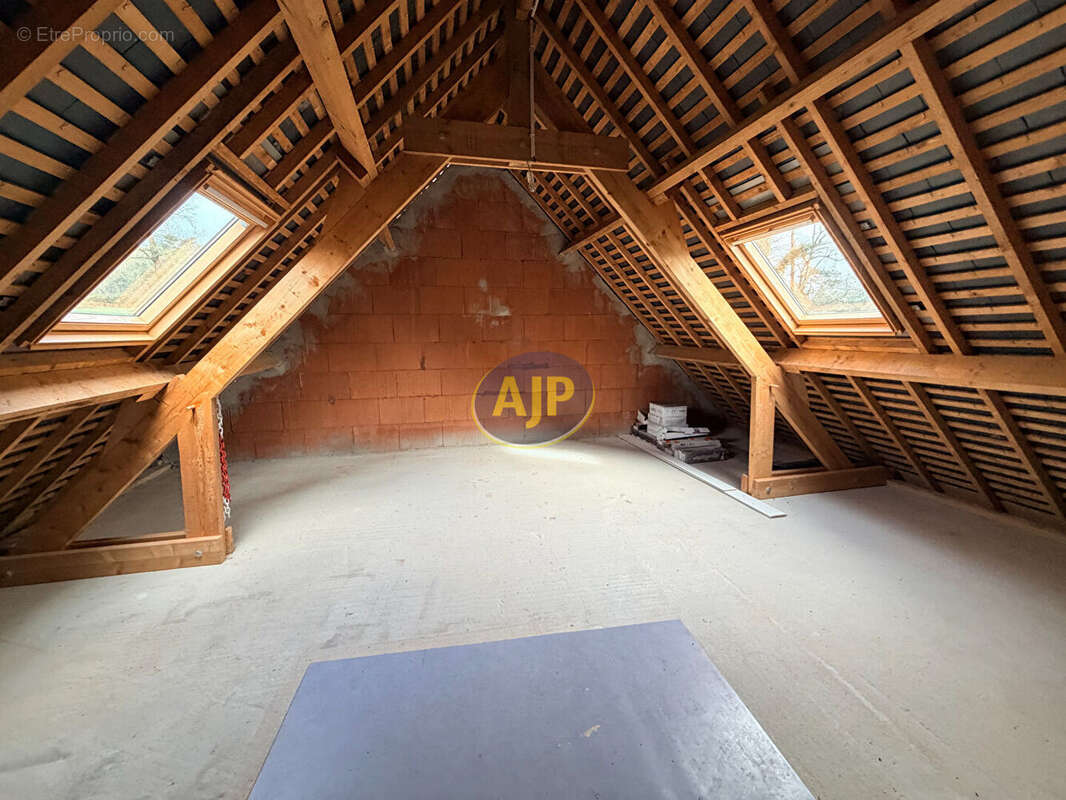 Maison à LA CHAPELLE-DE-BRAIN