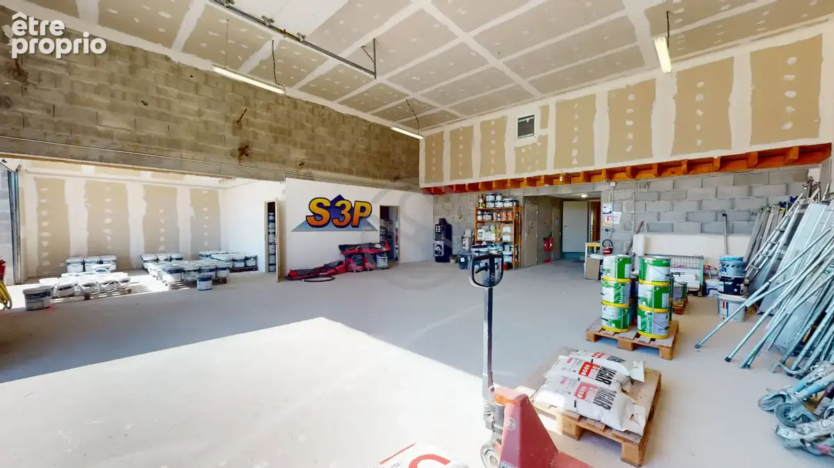 Local d'activité avec bureaux et entrepôt - photo 11