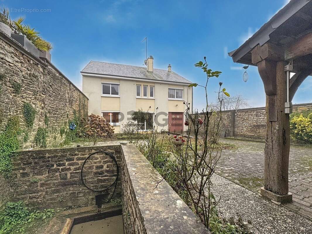 Maison à RENWEZ