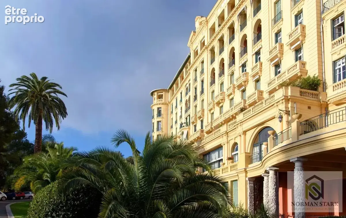 Magnifique appartement 3 pièces de 132 m² à rénover dans un palace avec parc à Menton face à la mer - photo 2