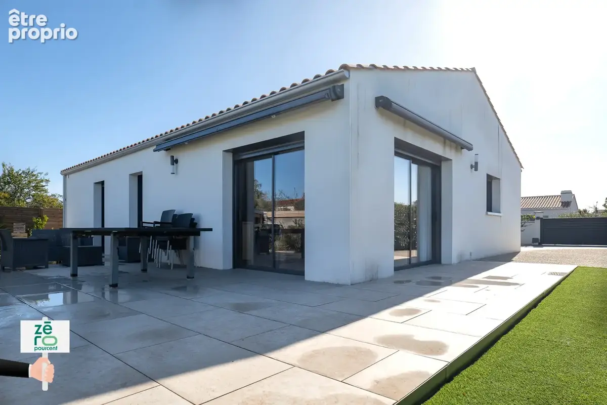 Ensemble immobilier récent de plain-pied à Saint-Michel-en-l’Herm   Maison de 110 m2 et logement indépendant - photo 3
