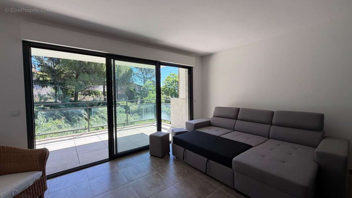 VENCE – Appartement 3 pièces avec terrasse, garage et stationnement - photo 3