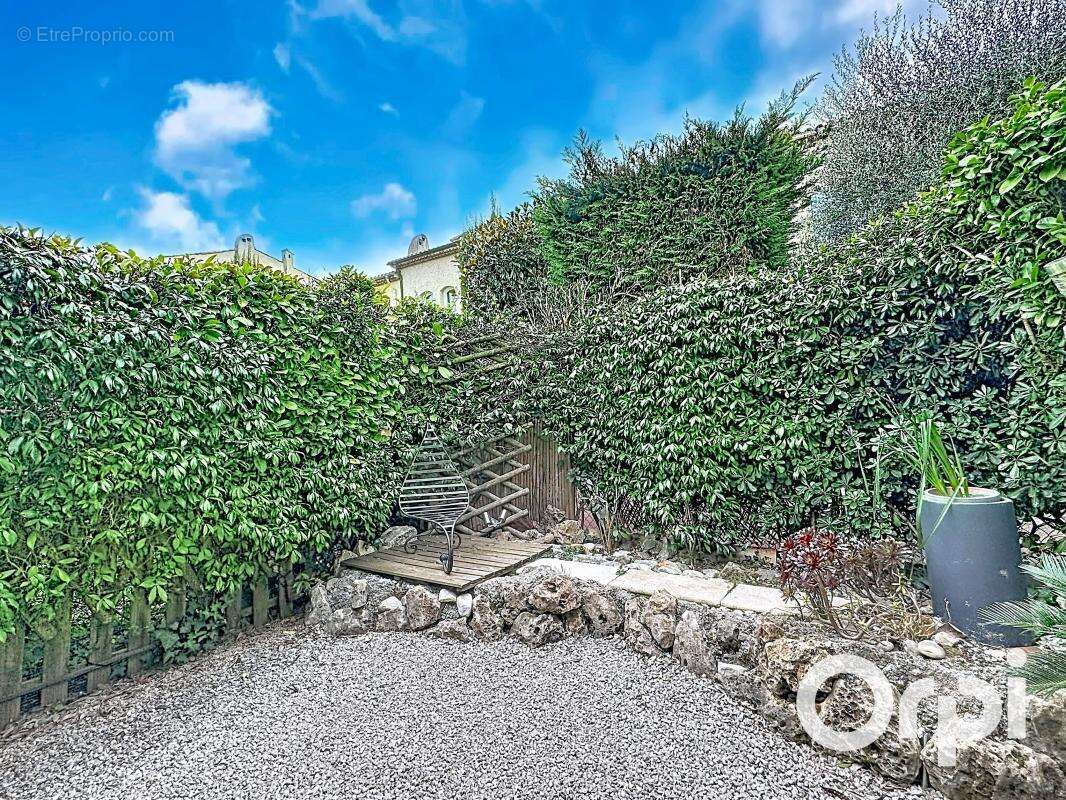 Villeneuve Loubet Maison 4 pièces 110 m2 - piscine - gardien - jardin - stationnement - photo 6