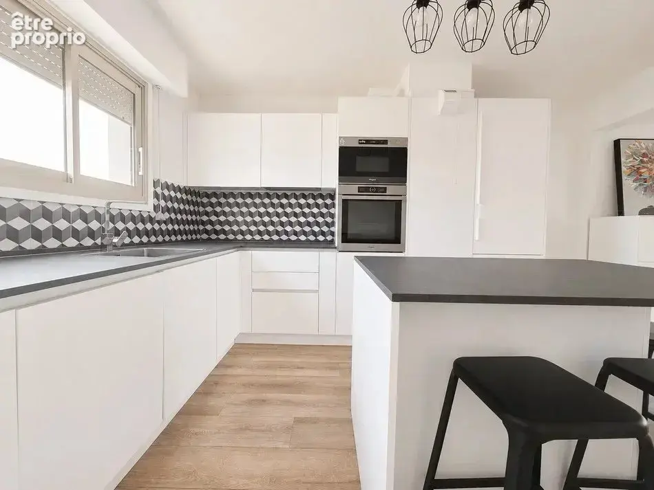 Poêtes / Gorbella Beau et grand  3 pièces rénové en étage élevé - photo 4