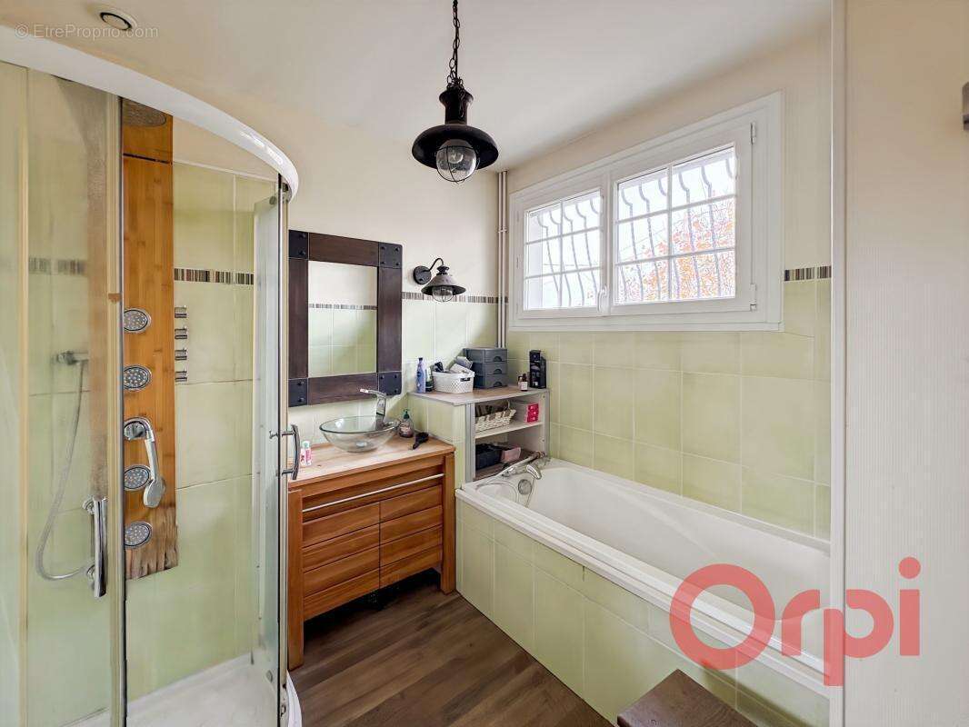 Maison à LA GUERCHE-SUR-L&#039;AUBOIS