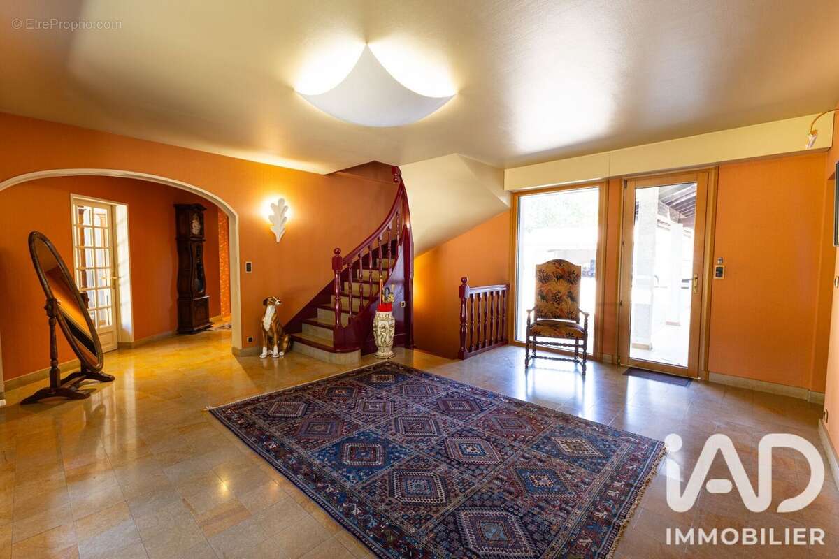 Maison 360 m² à L'oie  - photo 3
