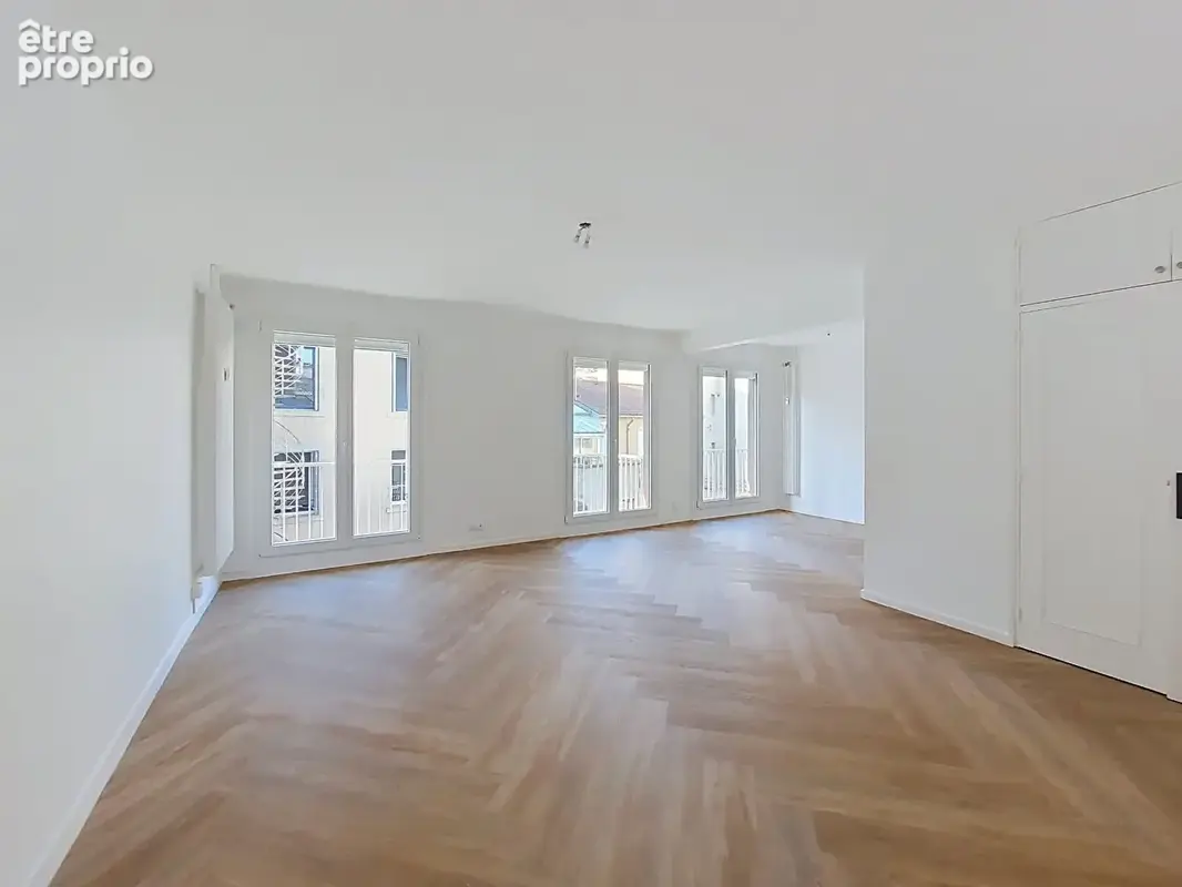 Appartement F3 entièrement rénové  de 100m³ avec terrase , ascenseur et garage - photo 3
