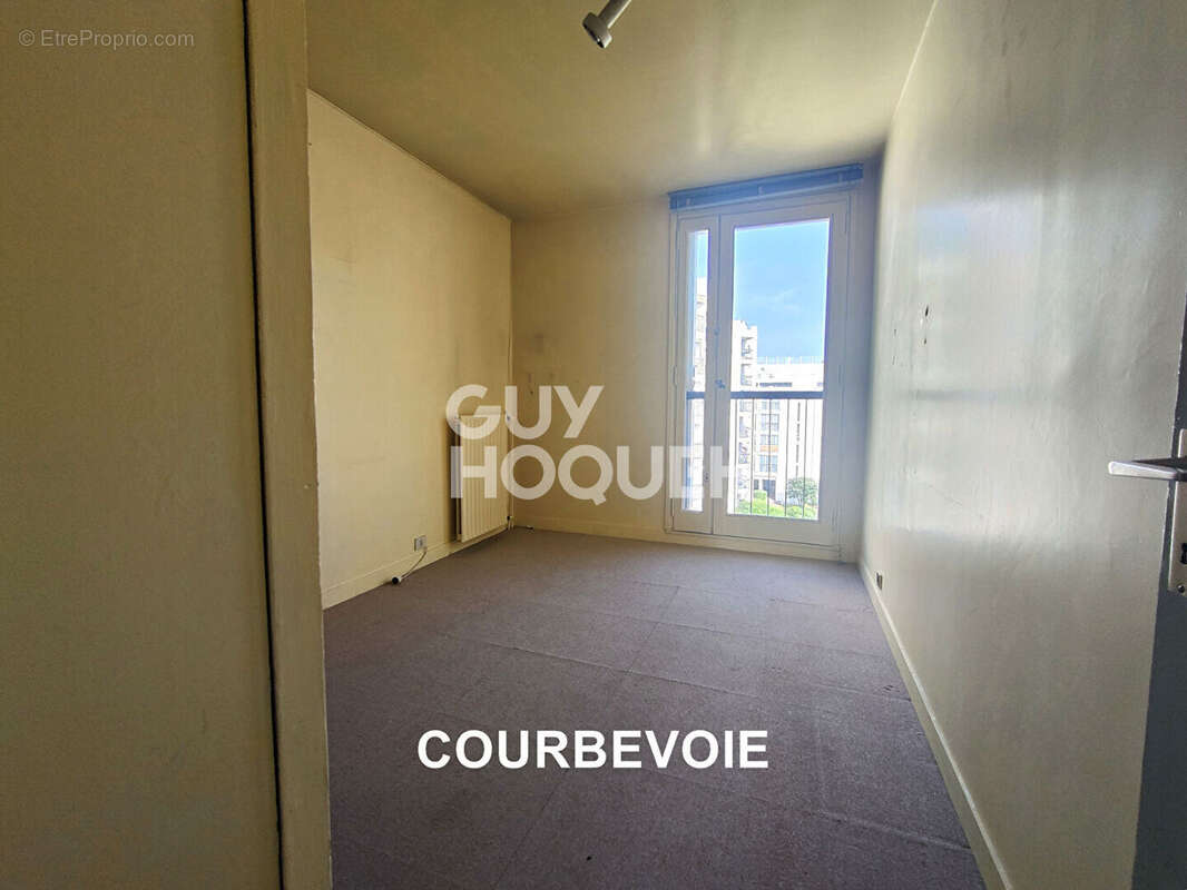 Appartement à COURBEVOIE