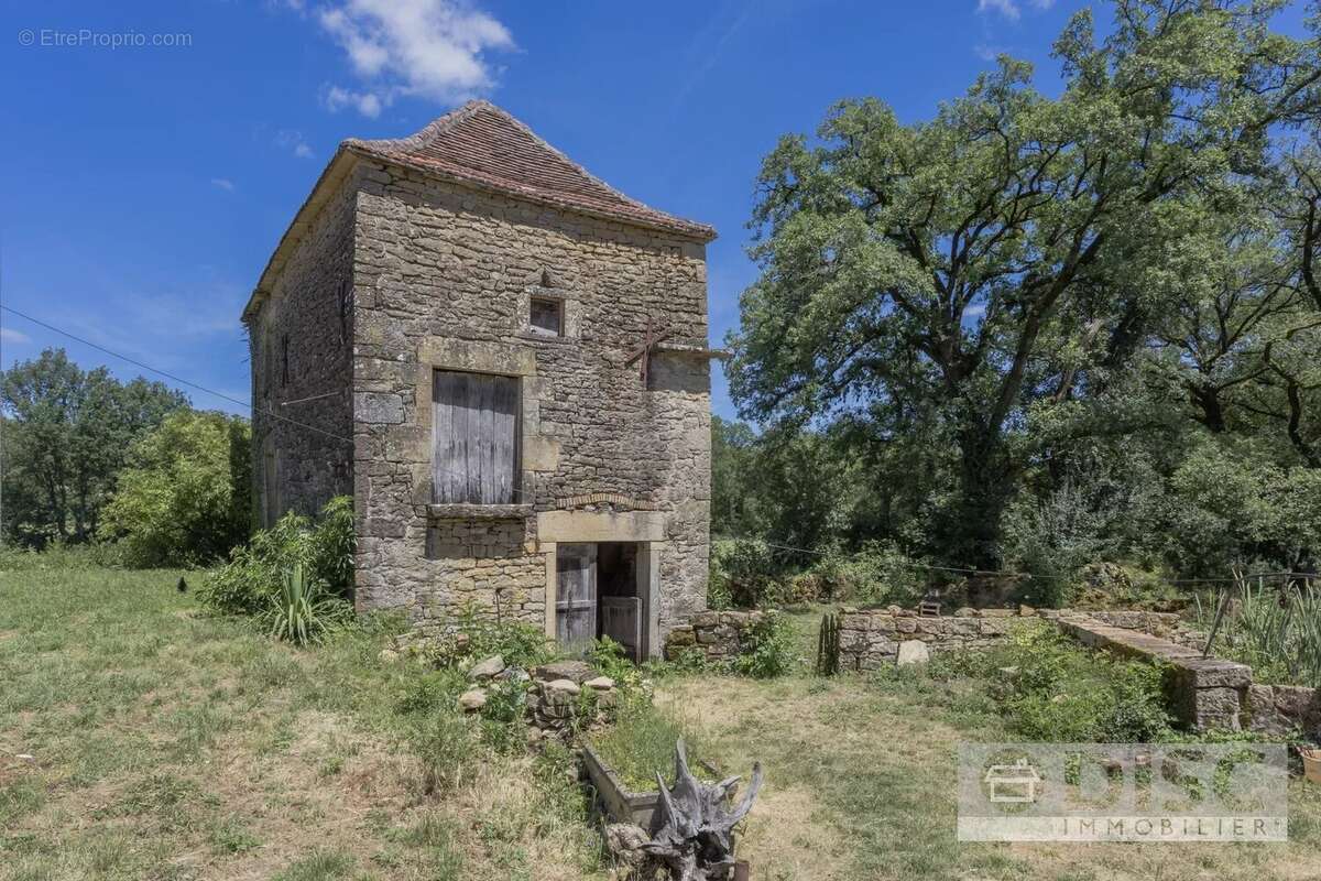 Charmant ensemble avec petite maison et dépendances. - photo 4