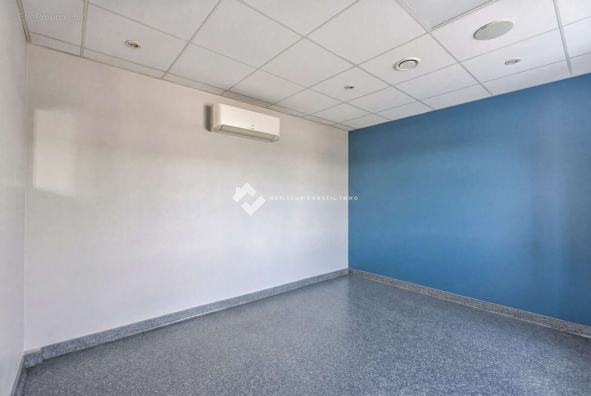 Appartement 108 m² à Saint-Bonnet-De-Mure  - photo 3