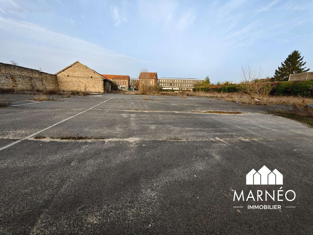 Terrain à CHALONS-EN-CHAMPAGNE