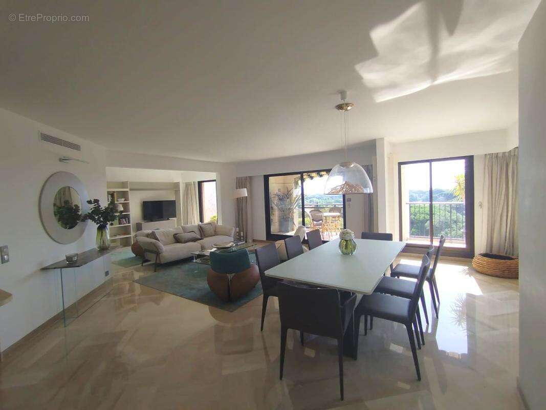 Appartement à MANDELIEU-LA-NAPOULE