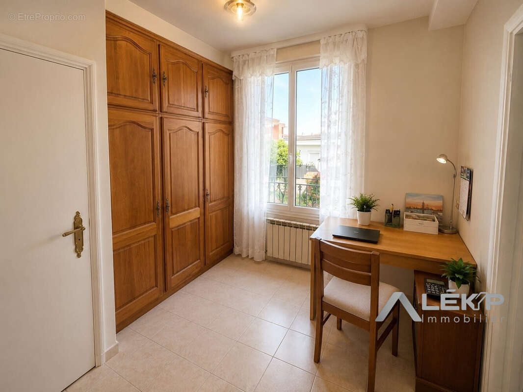 Maison 100 m² à Nanterre  - photo 8