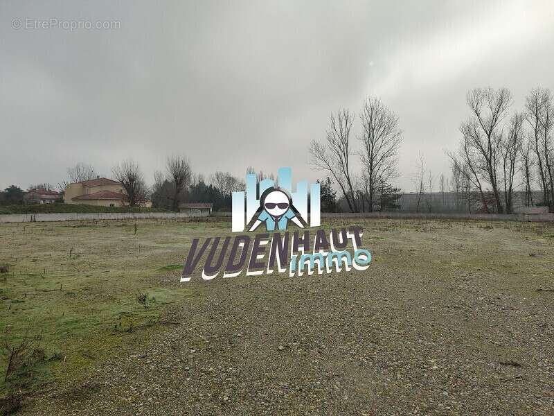 Terrain à LESPINASSE