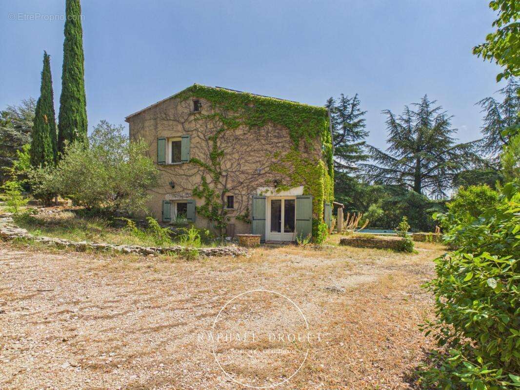Au cœur de la campagne du luberon – propriete de 208 m2 avec piscine sur 5600 m2 de terrain - photo 4
