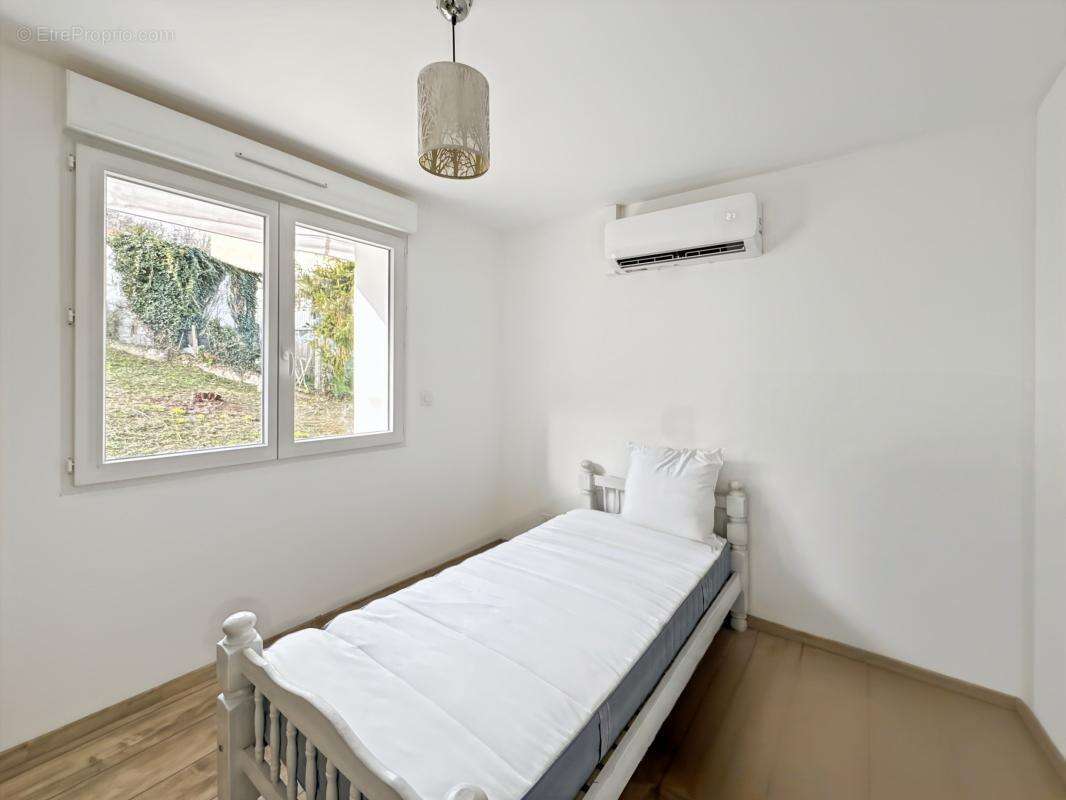 Maison à NOTRE-DAME-DE-SANILHAC